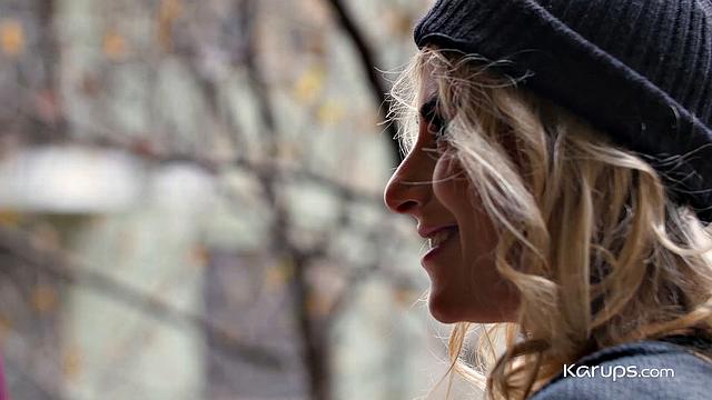 Линдси Круз жадно берет сперму в горячем сексе с мужиком.