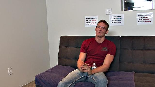 Amateur solo jock with handsome body jerks on casting