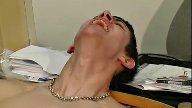 мато странски берет мощный член и кончает по-настоящему громко