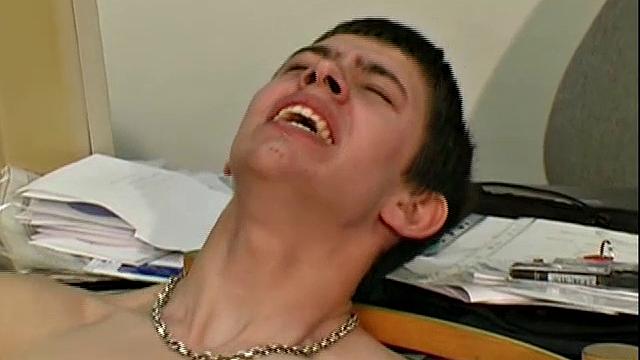 мато странски берет мощный член и кончает по-настоящему громко