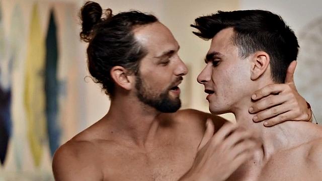 Muscular jock lets BF fuck his tight asshole