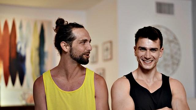 качок подставляет жопу своему парню