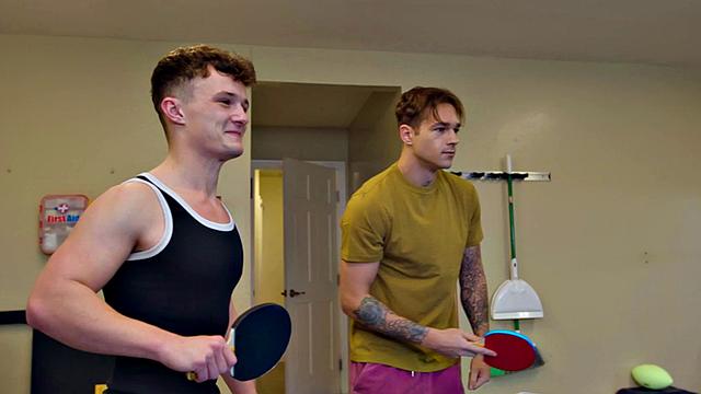 Сводные братья решили не спать: когда шутки переходят в анал