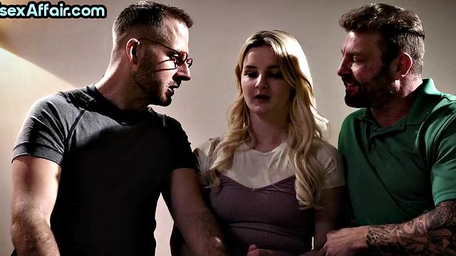 Сочная бисексуалка в сперме после лютого тройника