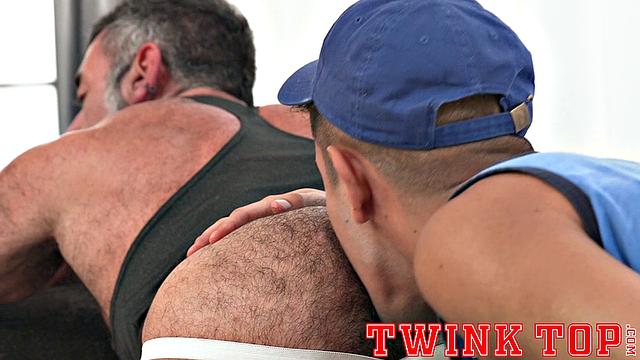 Мило Майлз срывается на страстном латинском перепихоне