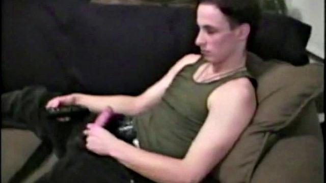 Watching this stunning Australian boy in solo scene