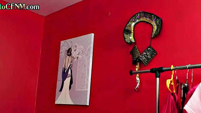 зрелые с большими сиськами дрочат ему до кончи