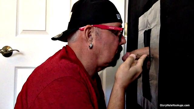 Florida Guy Tries A Gloryhole