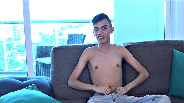 Amateur Latino blows before bareback sex in doggy