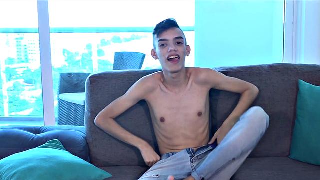 Amateur Latino blows before bareback sex in doggy