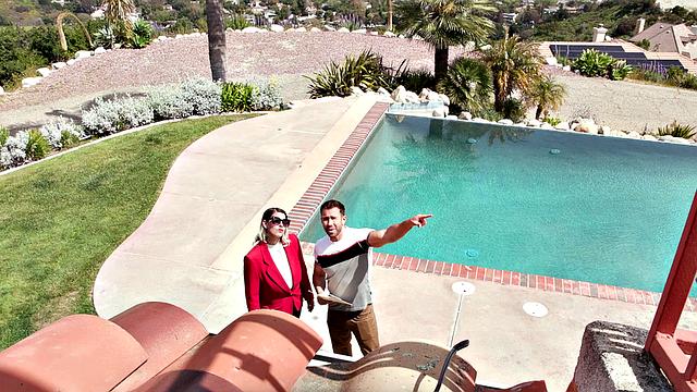 NAUGHTY TEEN BLONDE EMMA ROSIE GETS ASS FUCKED BY OLDER HANDYMAN