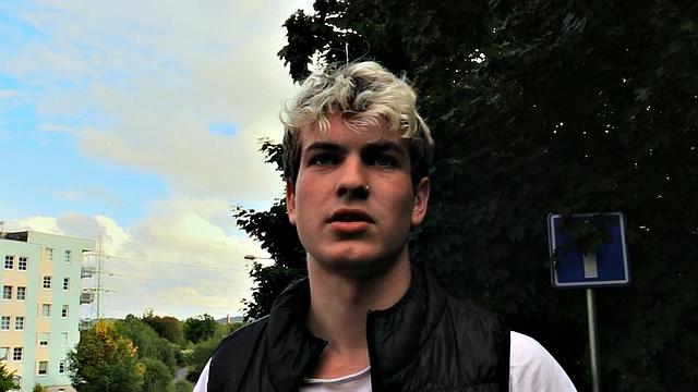 Euro guy picked up and assdrilled in homemade POV