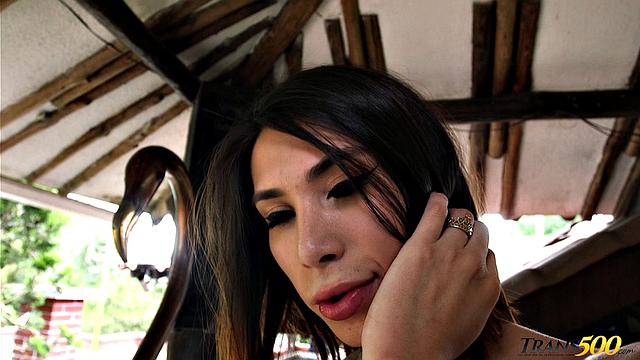 Селена Инк встречает гостей: чай, кофе или сразу к делу