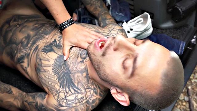 Taxi-driving babe in lingerie licked and cuntfucked