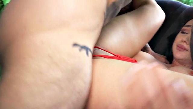 Taxi-driving babe in lingerie licked and cuntfucked