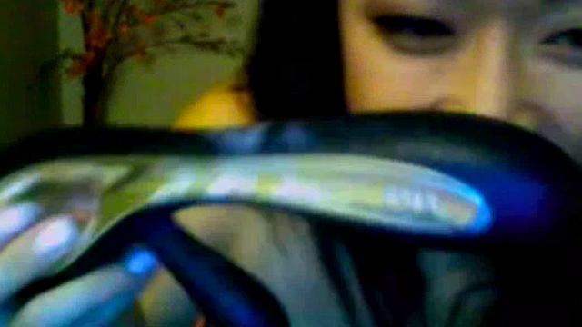 Бывшая дрочит себя дилдо по сиськам и киске