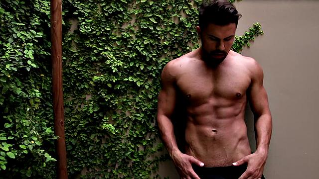 Ripped amateur strokes his shaved dong in solo