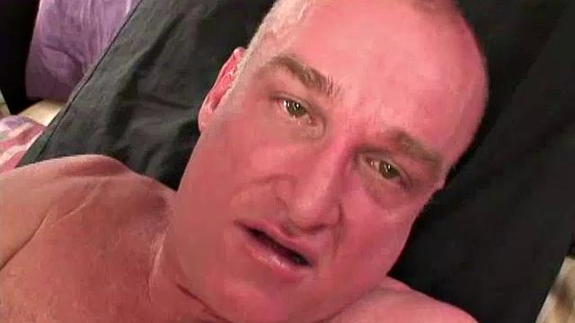 Плотник Бо таскает больше членов, чем досок