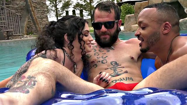 Babes sucking bisexual boyfriends in outdoor adept