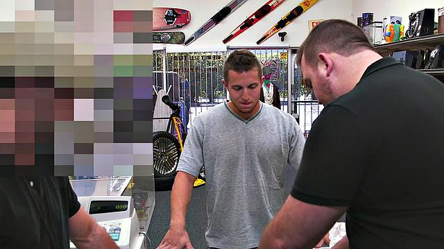 Real pawnshop customer sucks 2 cocks in amateur 3some