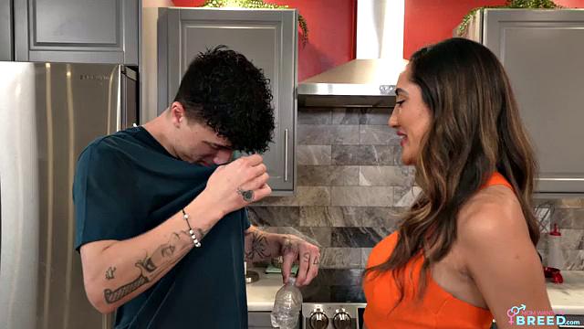 Stepmom Craves The Cream - S4:E3