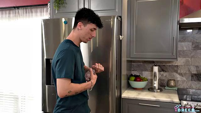 Stepmom Craves The Cream - S4:E3