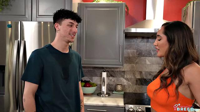 Stepmom Craves The Cream - S4:E3