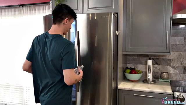 Stepmom Craves The Cream - S4:E3