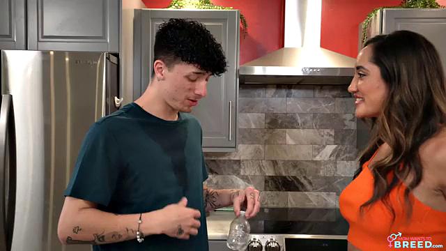 Stepmom Craves The Cream - S4:E3