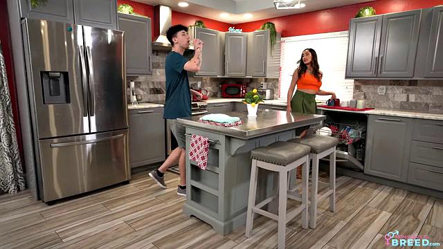 Stepmom Craves The Cream - S4:E3