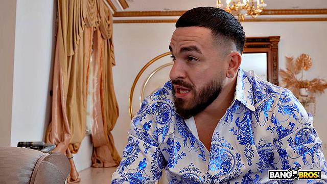 ника мажет попку маслом и сразу села на член