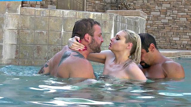 Babe cockriding poolside in erotic threesome