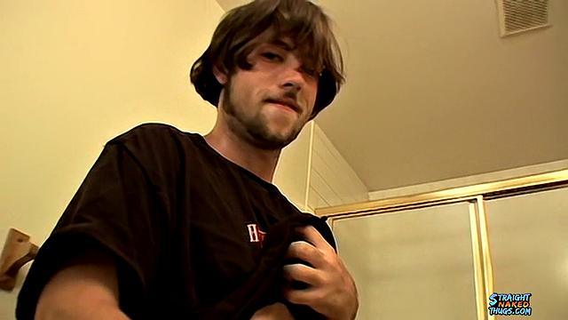 TrikinMatt не может устоять перед игрушкой и дважды кончает на камеру