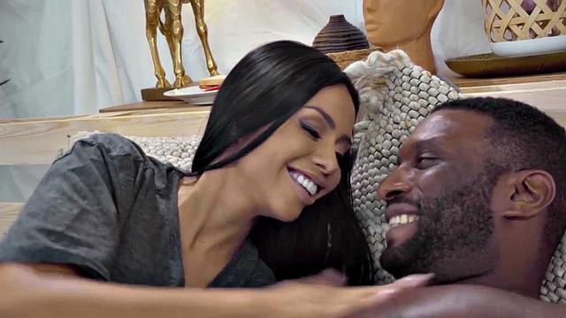 татуированная черная красотка укротила bbc и чуть не захлебнулась