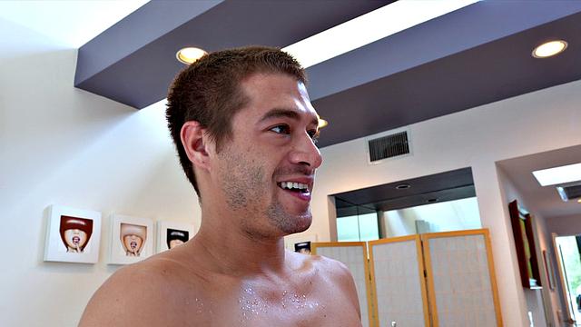 джесси джейн ловит огромный черный член в анал и улыбается как будто выиграла джекпот