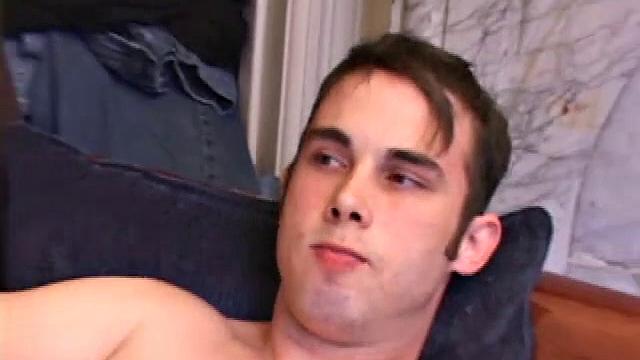 Тапер Блейз дрочит через штаны - но без помощи в заднице не обошлось