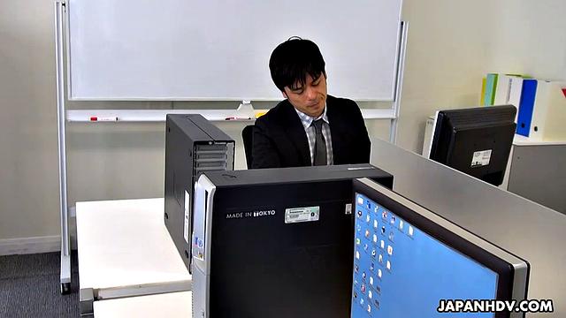 Marina Aoyama goes to a hotel to suck and fuck client