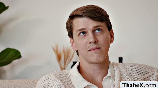 щедрый транс заботится о своей подруге и дарит ей дорогие шпильки для страстного секса на каблуках.