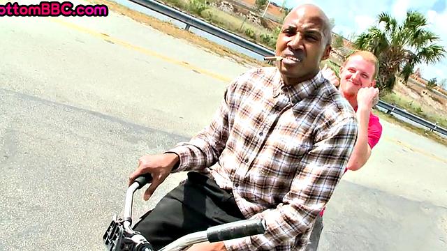 Outdoor black thug fucked by white