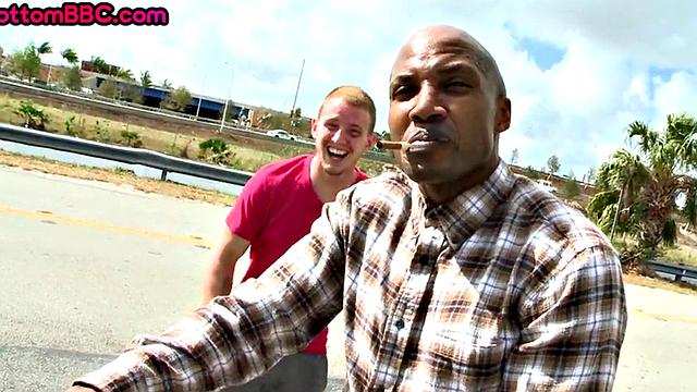 Outdoor black thug fucked by white