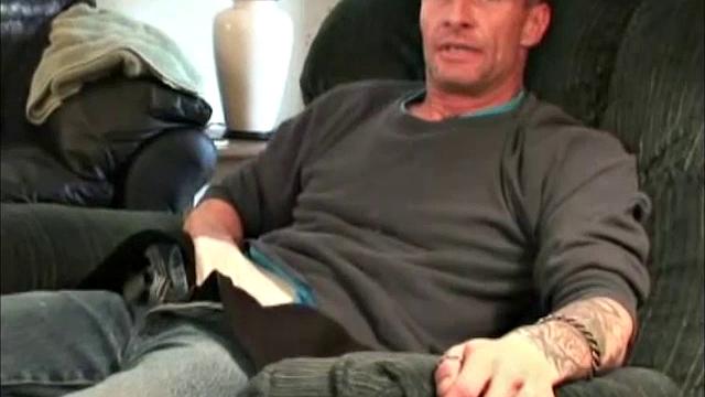 Тим понял: ноги в кадре кормят лучше, чем шабашки