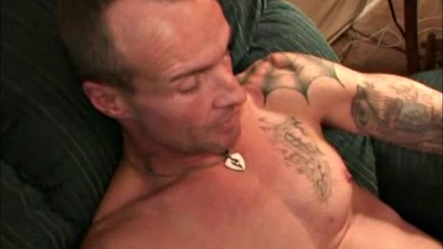 Тим понял: ноги в кадре кормят лучше, чем шабашки