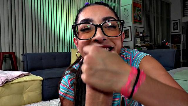 Amateur bitch giving head POV