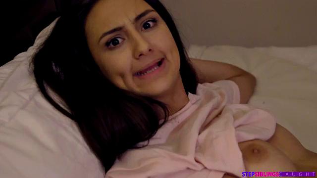 эльза иббарра жадно сосёт член сводного брата и яростно скачет на нём