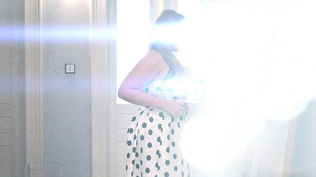 элли ро доказывает, что британские сиськи знают толк в шоу