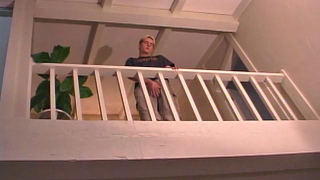 Kincaid дрочит на камеру и не сдерживает оргазм