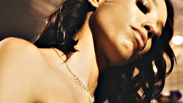 Seductive Ebony babe in lingerie gets fucked