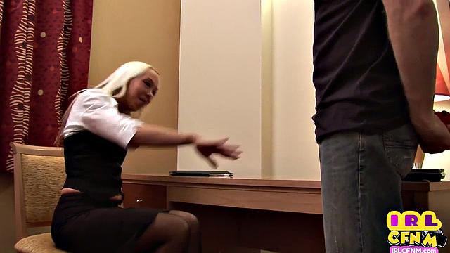 CFNM therapist sucking client be4 pussylicked