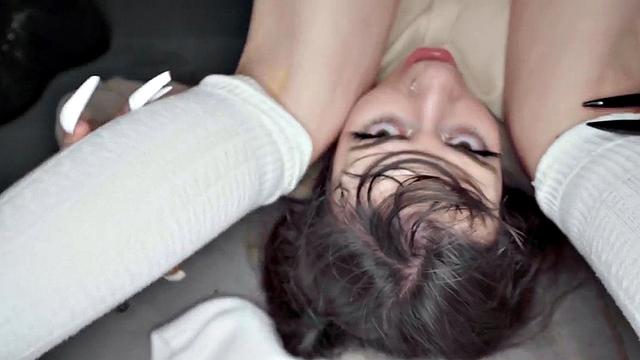 College babe pulled and assfucked in outdoor van