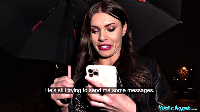 Kitana Lure кидает бывшего и даёт на камеру за бабки, но сперва ловит халявщика в душе - так стартуют лучшие ночи, когда дождь за окном и настроение на нуле.